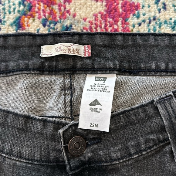 Levi’s 542 Women’s Faded Black Low Skinny Denim Jean size 22M - Picture 2 of 4